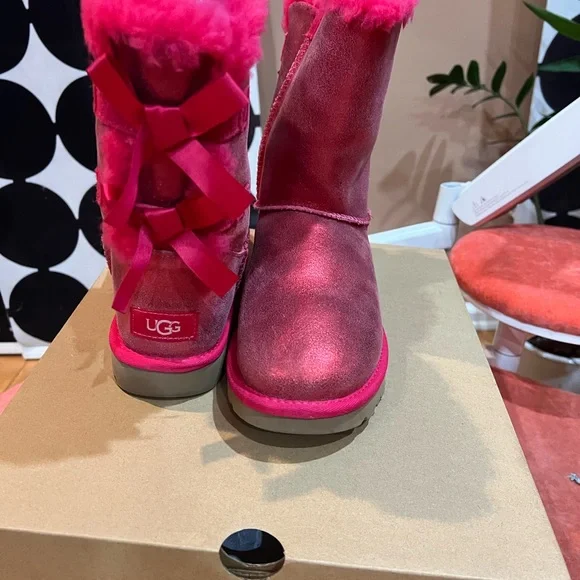 UGG Pink Boots never worn - Picture 2 of 4